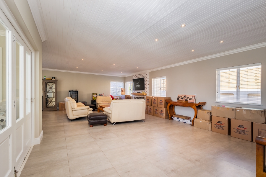 4 Bedroom Property for Sale in Whale Rock Western Cape